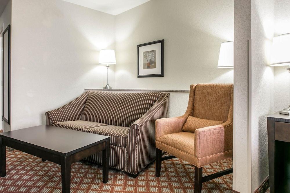 Comfort Suites Columbia Northeast - Fort Jackson Kültér fotó