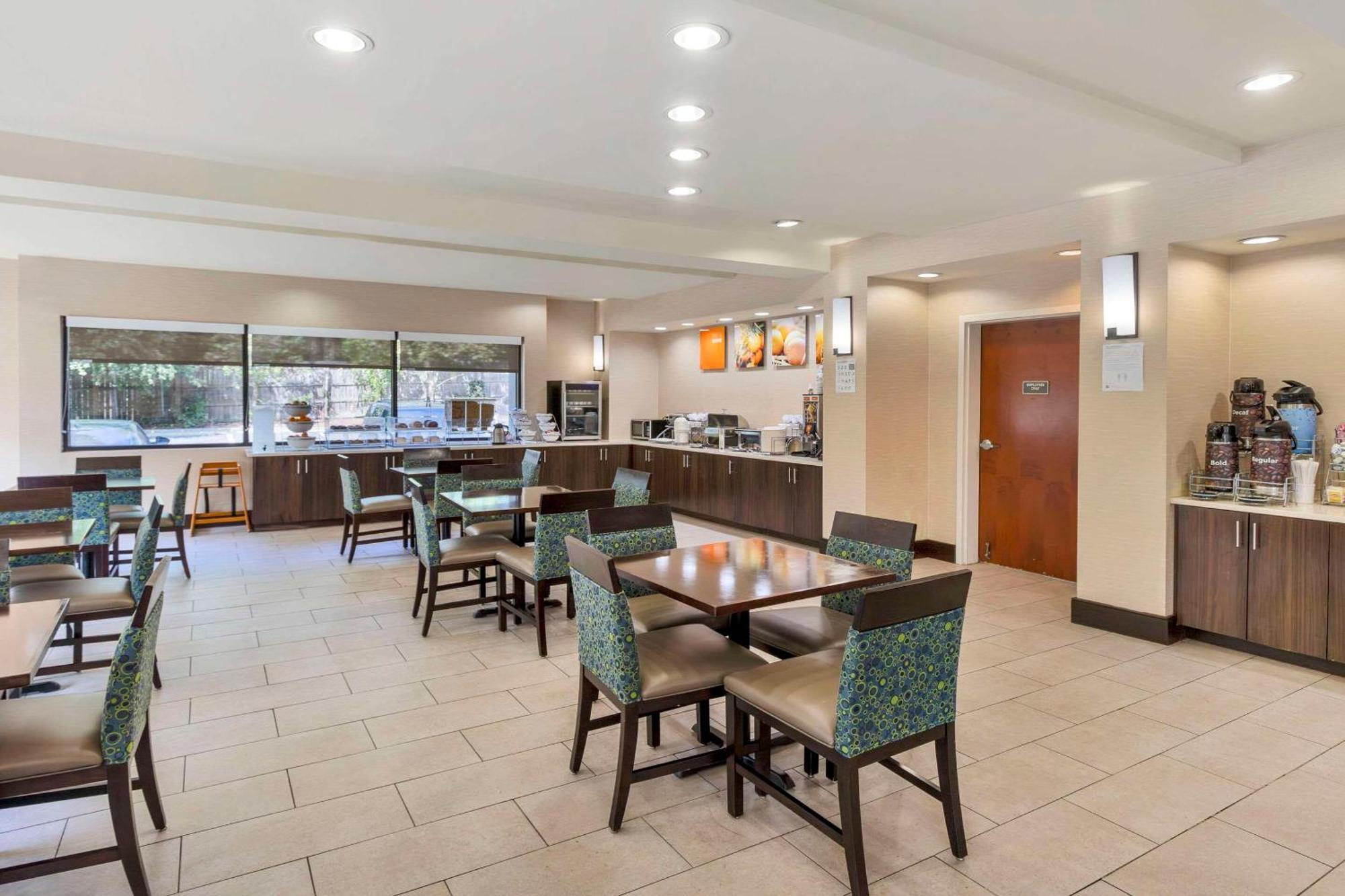 Comfort Suites Columbia Northeast - Fort Jackson Kültér fotó