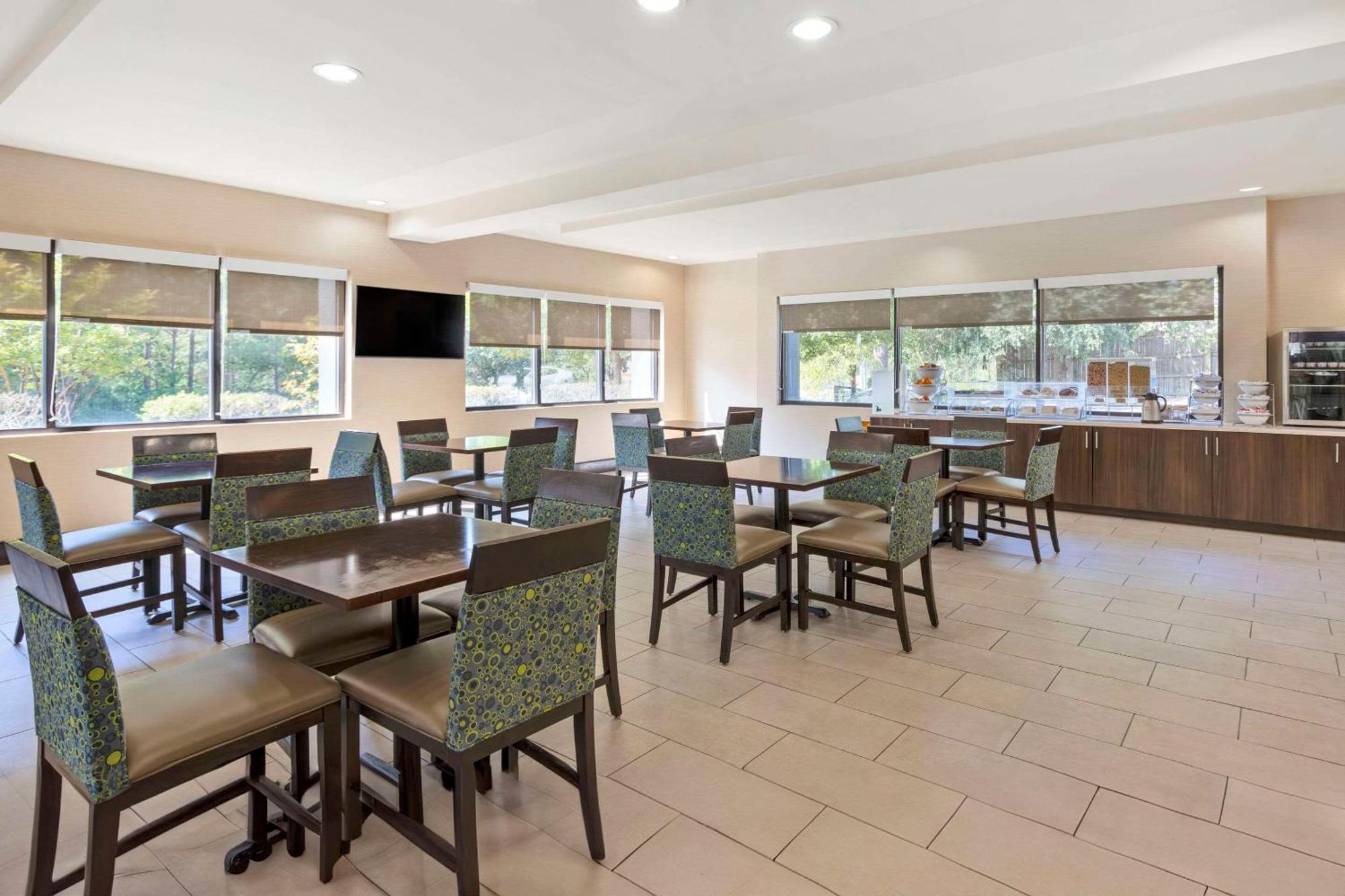 Comfort Suites Columbia Northeast - Fort Jackson Kültér fotó